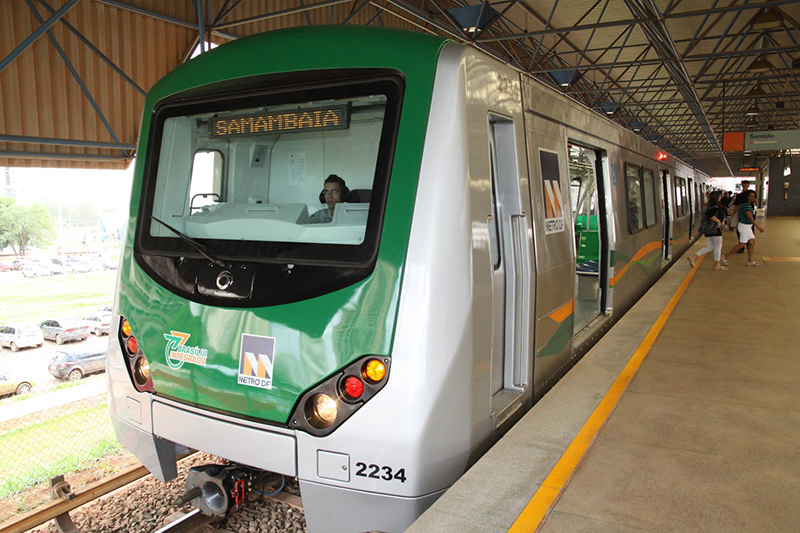 Você está visualizando atualmente Metrô é alternativa eficiente para amenizar o problema do trânsito no DF